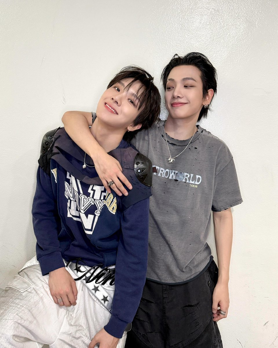 deepdiveat's tweet photo. 올해 이 떡밥도 있었다는 걸 절대 잊어선 안돼... 팬들이 보고싶다고 한 거 (X) 시킨거 (X) 지들끼리 래퍼와 래퍼남친 타이틀 걸면서 옆자리반전으로 이틀연속 찍어준 거 (O) https://t.co/riWlKcpidg