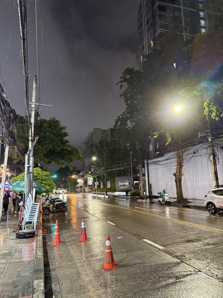 brknth's tweet photo. ตกอีกละกลับไงเนี่ย

#เรียลชาย #เรียลทำงาน #fwbกทม #onsกทม https://t.co/C3bEzPoR1u