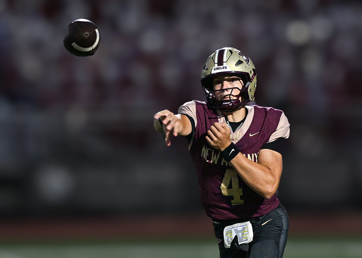 CBUSsportsLocal's tweet photo. We have new photo galleries from these Friday games:

@GROVECITYDAWGS at @NewAlbanyFB 
@FootballSFD vs @BWHSFootball1 (at ODU)
@GoldenBears_FB at @BradleyJaguarFB
@HayesFootball19 at @KilbourneFB 

➡️ CBUSsports Photo Galleries: https://t.co/4QUaVY8yia

@ShutterHulk @iam_KevinLam @schudel_ralph @GreyhoundScores @napls_athletics @SFDAthletics @BWHS_Athletics @UAHSAthletics @HBHSathletics @DTownPacers @WKHSWolves @OhioCDFCA