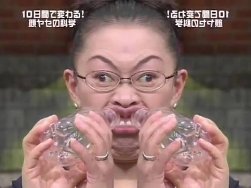 itowokasi9's tweet photo. ペットボトルのキャップ固く閉めすぎて今これ https://t.co/HMUHgQhmdy