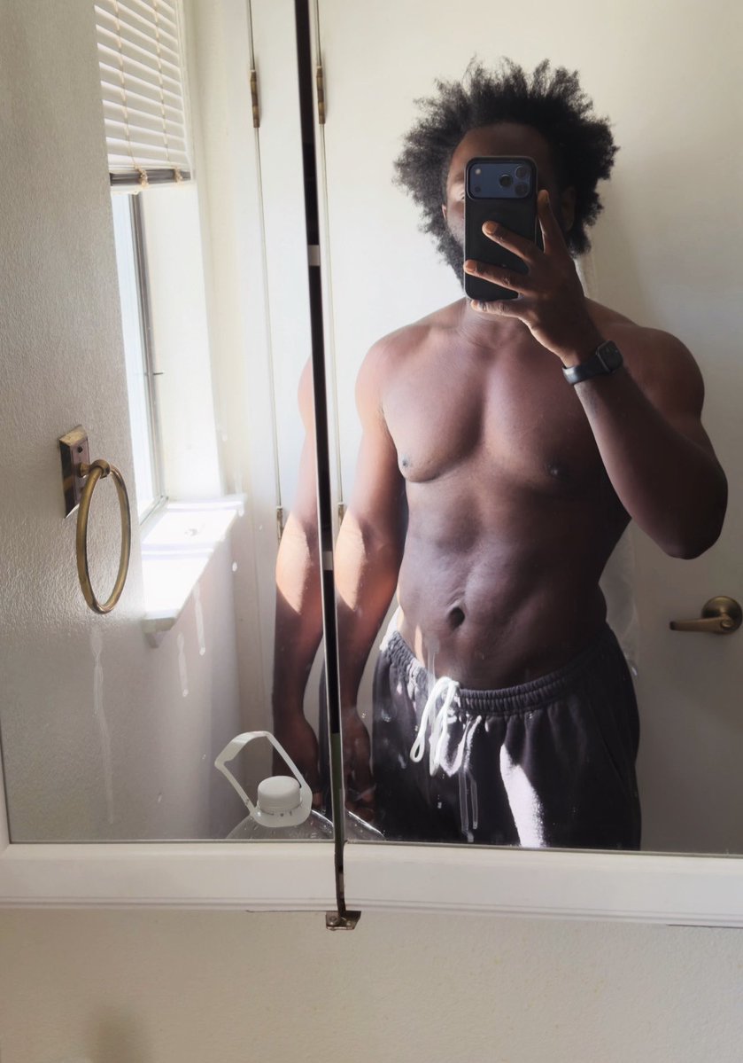 FlyyyGuyAce's tweet photo. I need a man that can braid https://t.co/3UVrG9C828