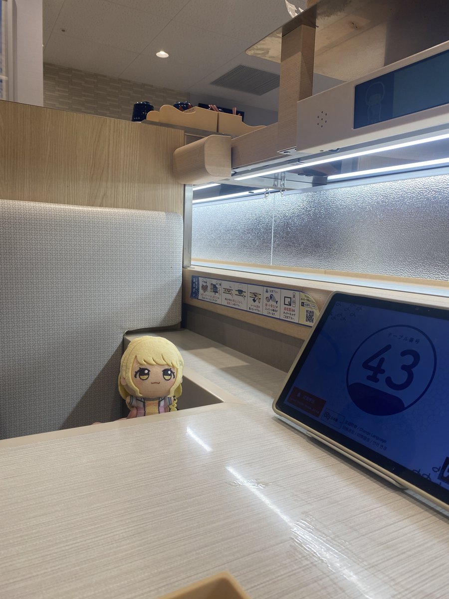 Acryl_yoshi's tweet photo. 回転寿司で喜ぶ藤田ことね https://t.co/8lstQA5fAB