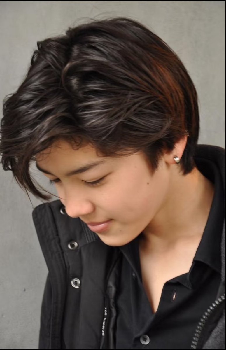 momop3ach04's tweet photo. พี่สาวคนนี้เขาถามมากิว่า มากิรู้ตัวว่าหล่อตั้งแต่อายุเท่าไหร่ มากิตอบว่ารู้ตั้งแต่ประถมเลย เพราะผมหล่อที่สุดในห้องครับ! //เนอะเรามันหล่อจริงๆฝรั่งน้องพี่ 🫳🏻🐶 https://t.co/RJdlaAUBnQ
