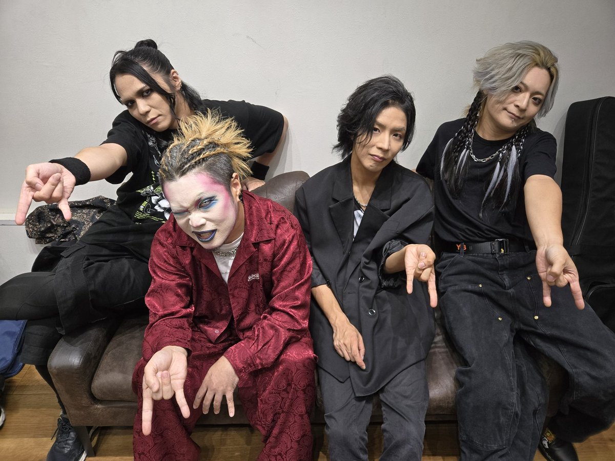 ryosuke_azbass's tweet photo. あざした!
#alternationofgenerations
#AOG https://t.co/gQO7JAv6T5