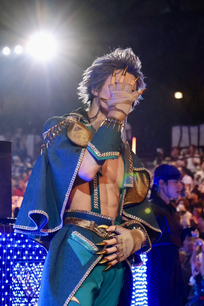 kumasion's tweet photo. 2026.09.27
神々しいしダルそうだしネイル見せてるし
#USJファン #プレショ https://t.co/0ejHW7YJJ0