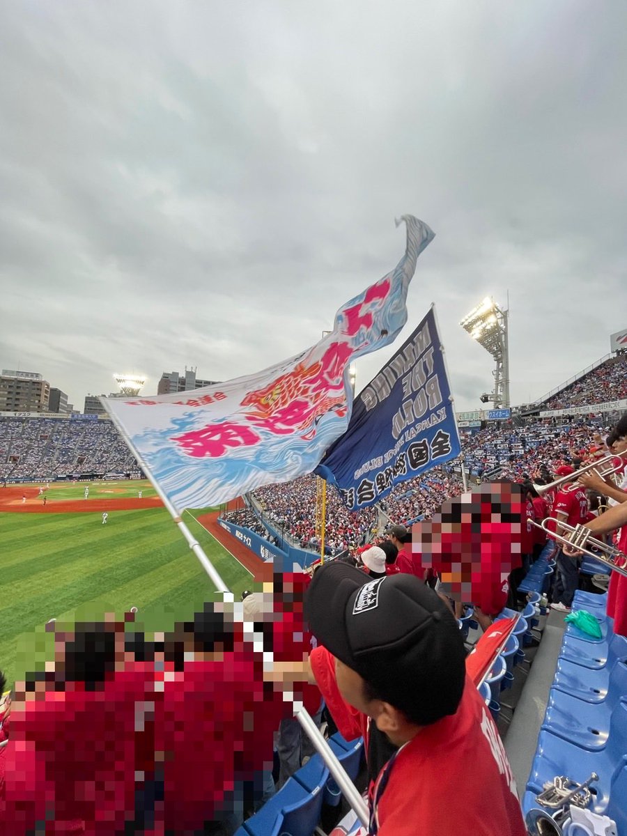 teamhigoi's tweet photo. 本日もご声援ありがとうございました。
関東での試合も残すところ3試合となり、横浜、東京ドーム、神宮1試合ずつとなりました。
関西、広島と合わせても残り7試合とわずかですが、最後の最後まで大きなご声援よろしくお願いします！
関西からはたけさんありがとうございました。
東京緋鯉会　わっきー https://t.co/demnpqWIxJ