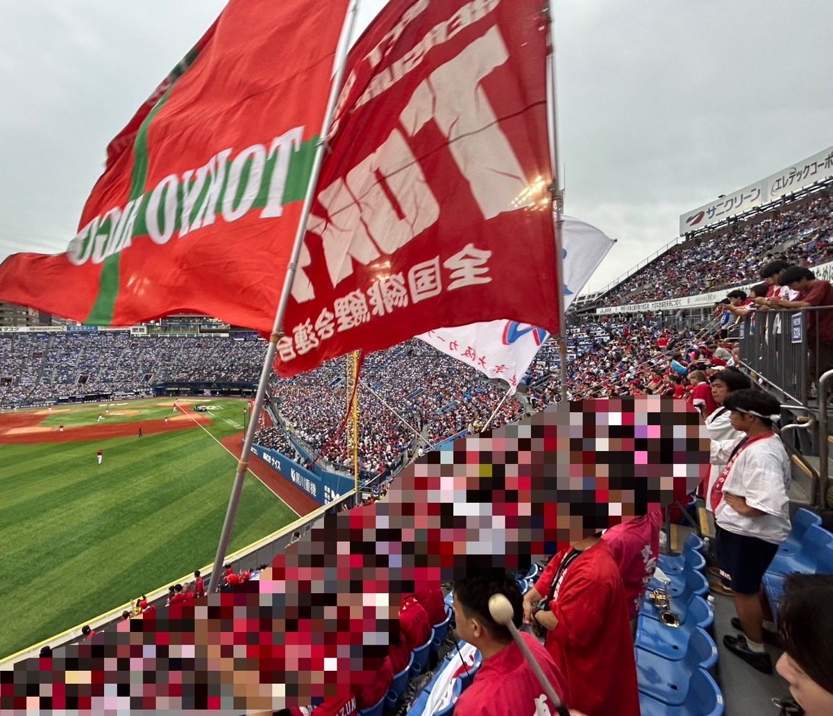 teamhigoi's tweet photo. 本日もご声援ありがとうございました。
関東での試合も残すところ3試合となり、横浜、東京ドーム、神宮1試合ずつとなりました。
関西、広島と合わせても残り7試合とわずかですが、最後の最後まで大きなご声援よろしくお願いします！
関西からはたけさんありがとうございました。
東京緋鯉会　わっきー https://t.co/demnpqWIxJ