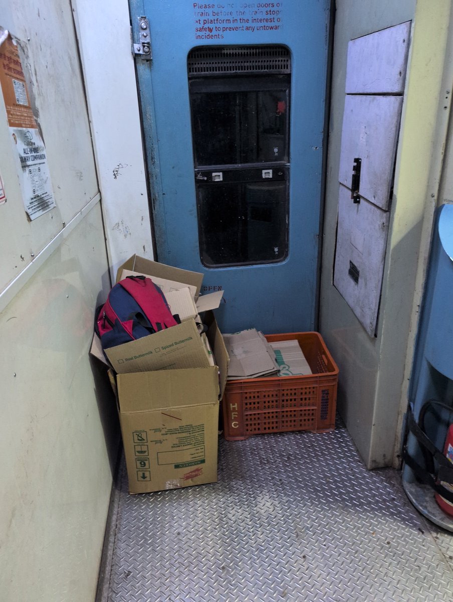 Sheshikanth25's tweet photo. Is this allowed? How do Passenger board and deboard?  @SCRailwayIndia 
@drmsecunderabad 
@gmscrailway 
@srdom_sc 
@SrDCMSC 
@RailMadad 
when asked the IRCTC person his answers was we don't have any other place to keep our items ? 
Trains : 12764 padmavati express 
Coach :S1 https://t.co/RZTQDCMvhJ