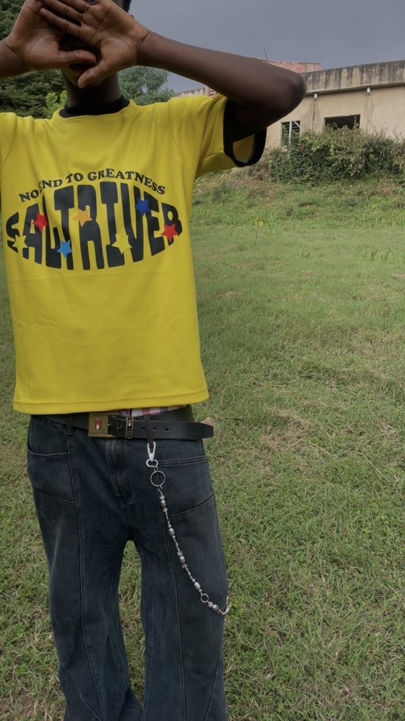 seyiolorun's tweet photo. this yellow ringer tee. https://t.co/lGhdw1817u