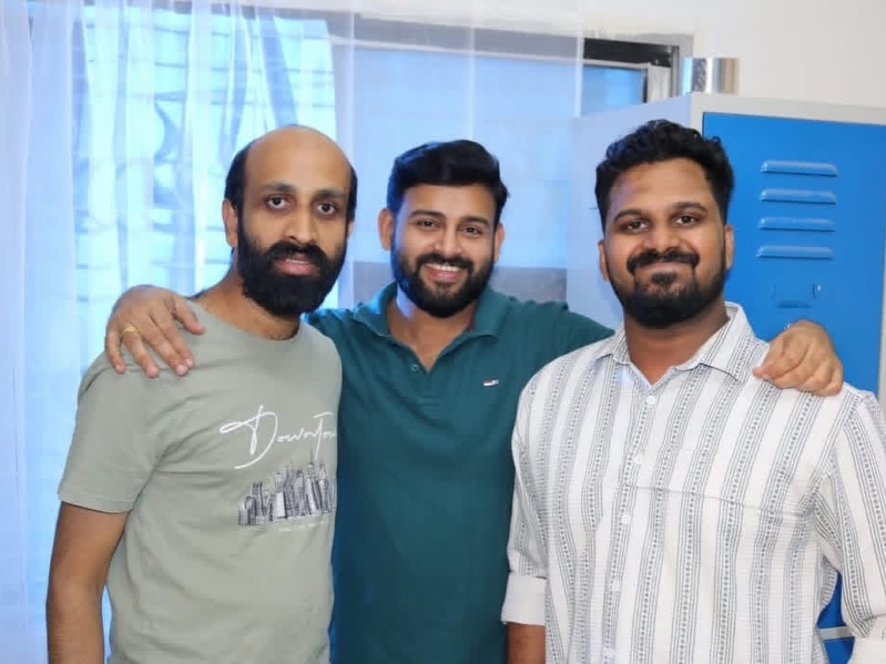 OscarTrude's tweet photo. Friendship anklet. I met Arun through my dear friends Nushban and Sham Bhai. The applause after Kolus premiered on the big screen at Royal Plaza Mall was truly inspiring. Everyone was brilliant, and the effort behind the film was evident. Waiting https://t.co/VzQdXsqbwR