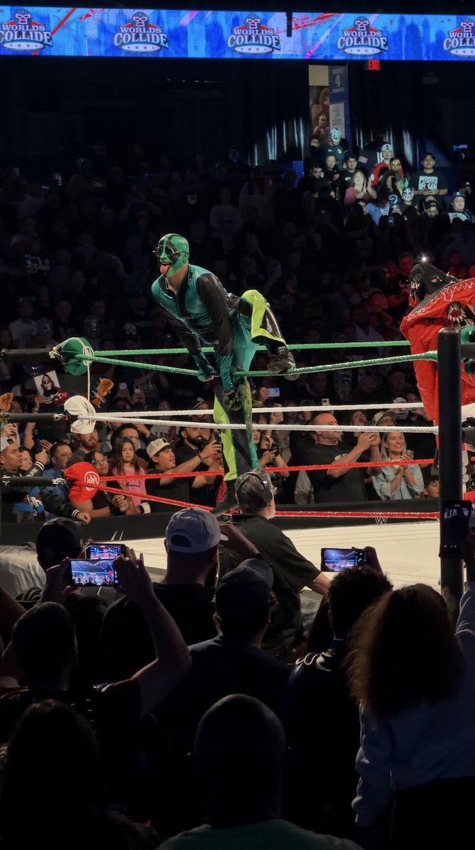 buddylao's tweet photo. WORLDS COLLIDE CHICAGO! 🔥🇲🇽
#WWE #AAA #WorldsCollide https://t.co/9PvgAGiHM8