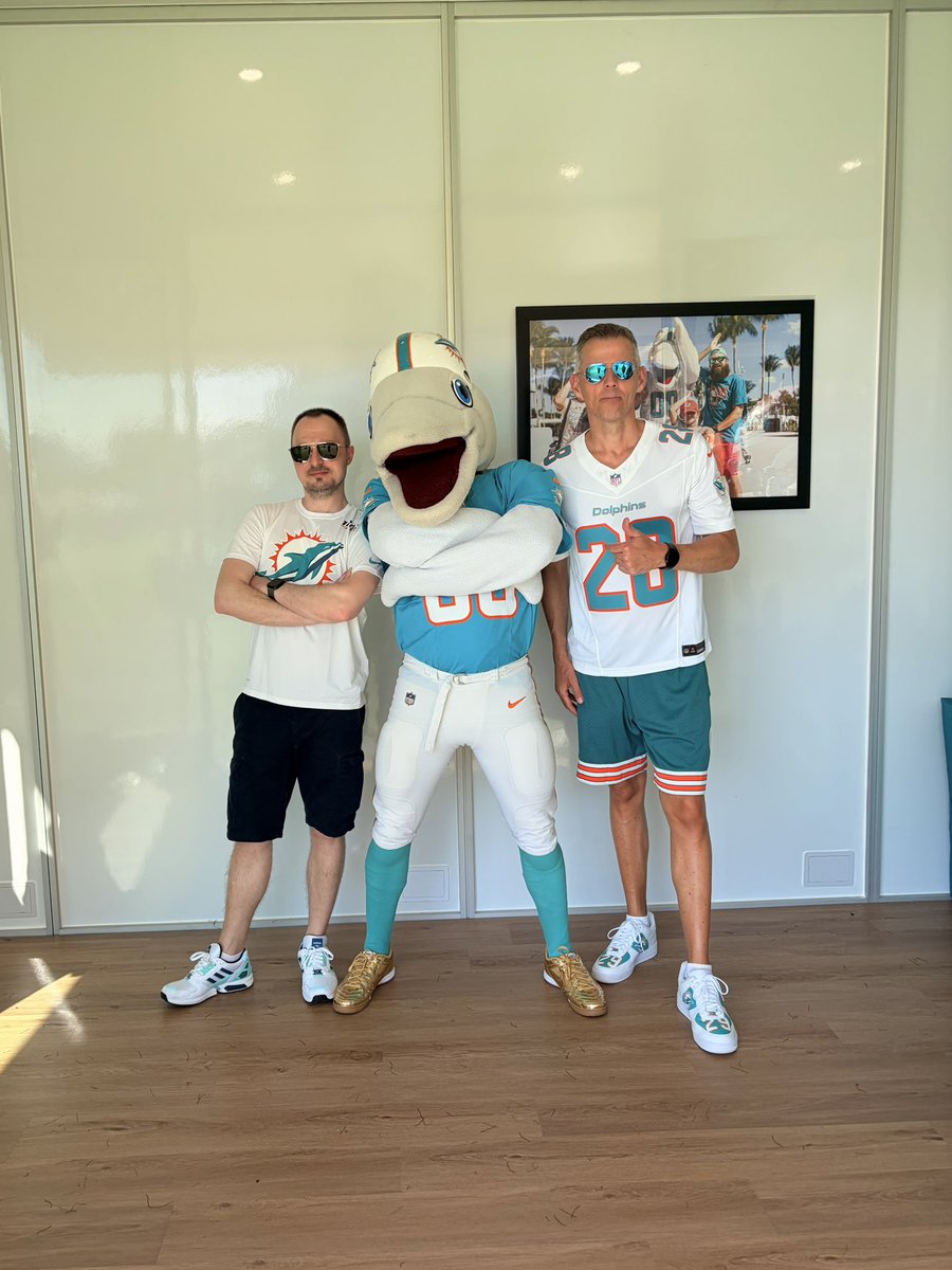 mcel90's tweet photo. Gameday 🏈 Chiefs at Dolphins
#rtlnfl https://t.co/HDiz4AZwRK