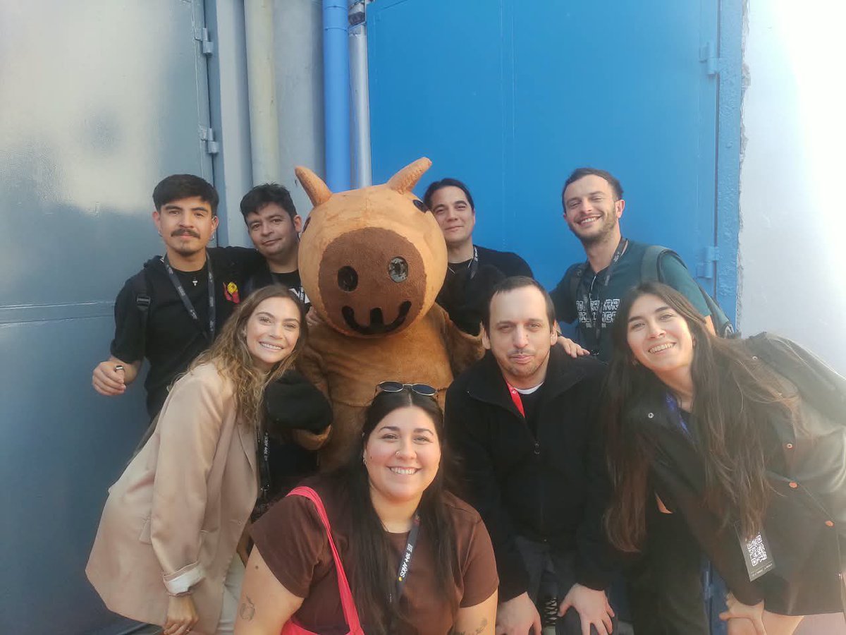 MauroEldritch's tweet photo. 🇦🇷 Se nos va otra @nerdearla. 

Como todos los años, un lujo. Hablamos de Lazarus, hackeamos modelos comerciales de IA, trajimos un carpincho que baila y cerramos la noche brindando con @RogerDingledine. 

Obvio, vamos a volver el próximo año. 

#Argentina #Ciberseguridad https://t.co/STyihhjcV7