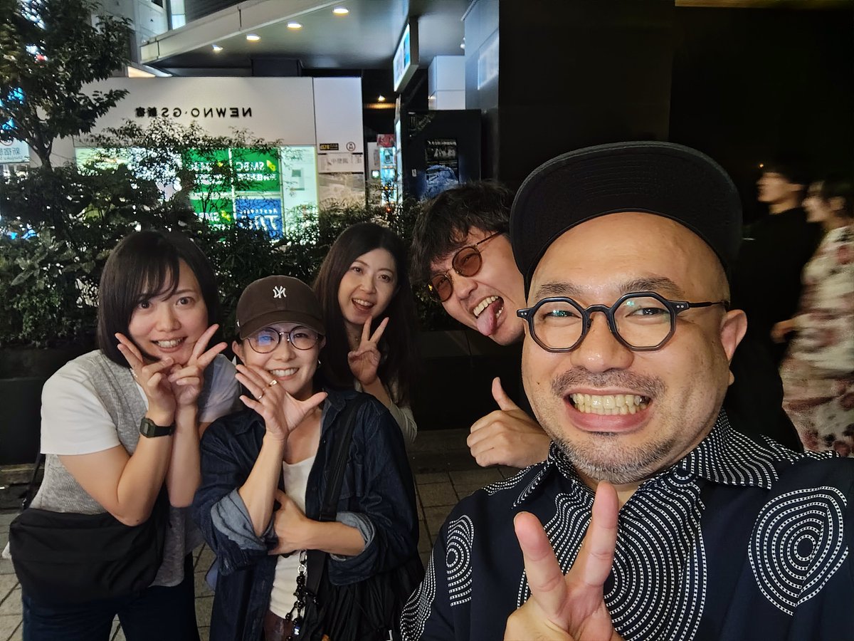 rotti_rotti's tweet photo. マカロン、ユリア、ミズムラさん、ヤマーダとたくさん飲んでたくさん話してすっごい楽しかった🙌 https://t.co/p7i5bkyilQ