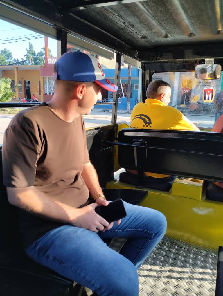 JatDpto's tweet photo. #Jatibonico estrena primeros taxis #EcoMovil . Una apuesta del municipio por la resiliencia energética y la mejora de los servicios públicos. Modernos, eficientes y respetuosos con el #MedioAmbiente. 
#SanctiSpíritusEnMarcha https://t.co/VEcHfaxOId