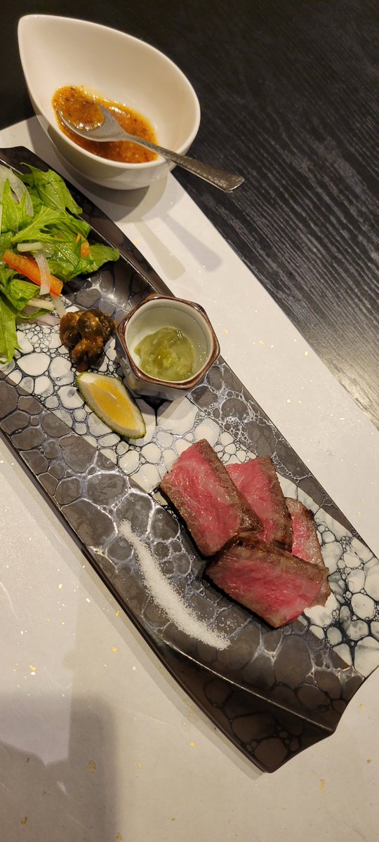 sayo_uhca's tweet photo. 二本の葦束に宿泊中
ゆで卵私も5個！同じ浴衣に感涙
案内してくれた方はRIIZEも対応したって色々話聞けた🥒
食事処はなんとメンバーと同じ場所にしてくれた😿1人なのに
お肉焼き方はミディアムレアでしたよって同じにした
その方も当日の事教えてくれて予約時にブリズアピしてたんで…
7/11に来たって https://t.co/bXlcVEcuqO