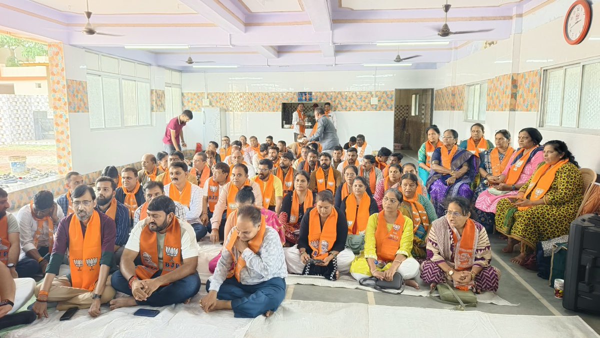 kiranraninga's tweet photo. સેવા - સંકલ્પ - સમર્પણ

ભારતીય જનતા પાર્ટી, જૂનાગઢ મહાનગર દ્વારા વોર્ડ નંબર-૪, સૂર્યમંદિર, જોષીપરા મુકામે ટીફીન બેઠક યોજાઇ હતી 
#Bjpjunagadh https://t.co/yutzcUZEVj
