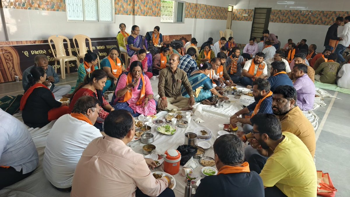 kiranraninga's tweet photo. સેવા - સંકલ્પ - સમર્પણ

ભારતીય જનતા પાર્ટી, જૂનાગઢ મહાનગર દ્વારા વોર્ડ નંબર-૪, સૂર્યમંદિર, જોષીપરા મુકામે ટીફીન બેઠક યોજાઇ હતી 
#Bjpjunagadh https://t.co/yutzcUZEVj