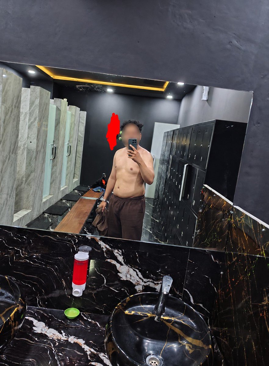 AOheim's tweet photo. So hard at cutting. Mudah2an awal tahun more leaner than ever 💪 https://t.co/VROwuOjkTh