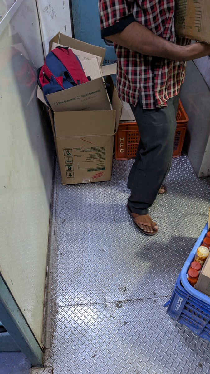 Sheshikanth25's tweet photo. Is this allowed? How do Passenger board and deboard?  @SCRailwayIndia 
@drmsecunderabad 
@gmscrailway 
@srdom_sc 
@SrDCMSC 
@RailMadad 
when asked the IRCTC person his answers was we don't have any other place to keep our items ? 
Trains : 12764 padmavati express 
Coach :S1 https://t.co/RZTQDCMvhJ