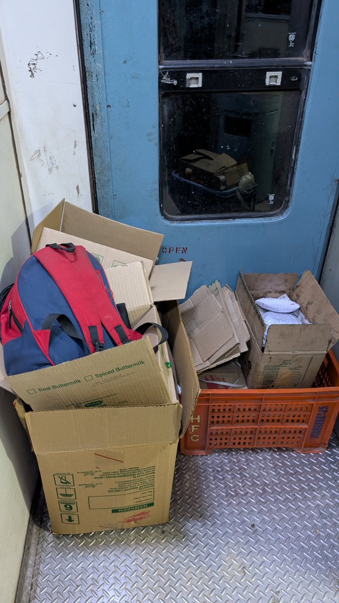 Sheshikanth25's tweet photo. Is this allowed? How do Passenger board and deboard?  @SCRailwayIndia 
@drmsecunderabad 
@gmscrailway 
@srdom_sc 
@SrDCMSC 
@RailMadad 
when asked the IRCTC person his answers was we don't have any other place to keep our items ? 
Trains : 12764 padmavati express 
Coach :S1 https://t.co/RZTQDCMvhJ