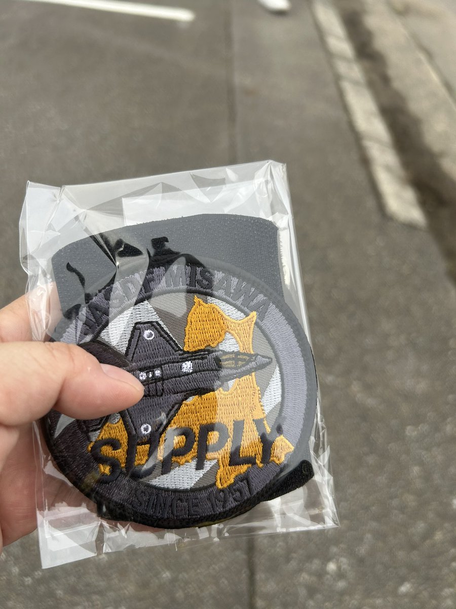 happyhtkblue's tweet photo. 友達待ってる間暇やったから、これでオークションしようかだいぶ迷った🤣🤣🤣 https://t.co/caVsvNsIEA