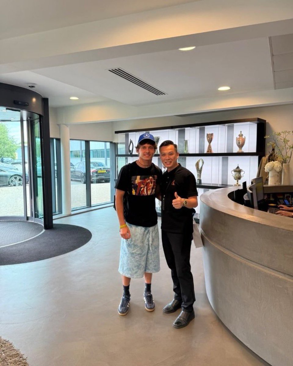 piccolo_k1mi's tweet photo. and this is kimi’s style: 😭😭😭😭 https://t.co/XZZmSVO7AA