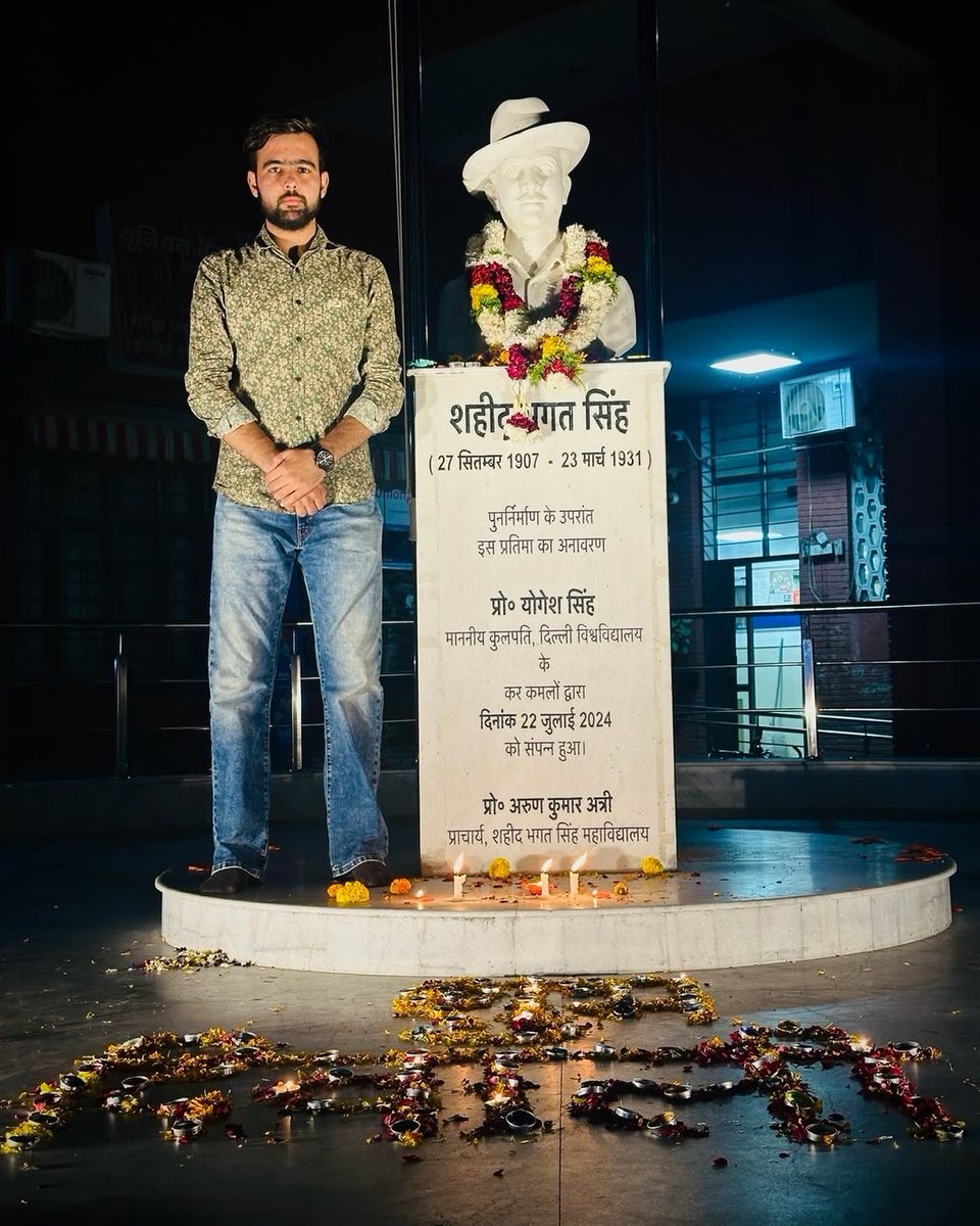DeepanshuS_001's tweet photo. Standing beside the symbol of courage, sacrifice, and unwavering patriotism. Bhagat Singh reminds us that true heroes never fade. Their dreams, courage, and love for the nation continue to inspire generations. A moment of respect, remembrance, and reflection, honoring a revolutionary whose legacy lives forever in our hearts. 🇮🇳 

#InquilabZindabad