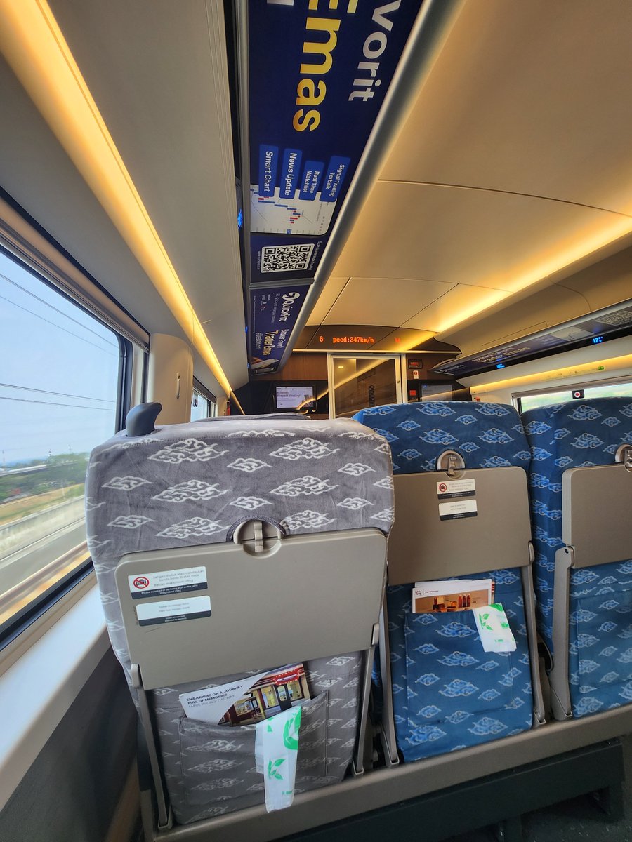 yk1979's tweet photo. ジャカルタから東部の都市を陸路で巡る
ジャカルタ🚅IDR35万
バンドゥン🚍️(JackyHoliday)R11.5万チルボン🚃R14万ペカロンガン🚃R11.5万スマラン

🚅はHalim駅まで🚇️乗継遠く遠いが、到着Padalarang駅からは在来線と接続良い

交通網は時間に正確で、冷房が効いていて快適だった https://t.co/b5R7zUZEIa