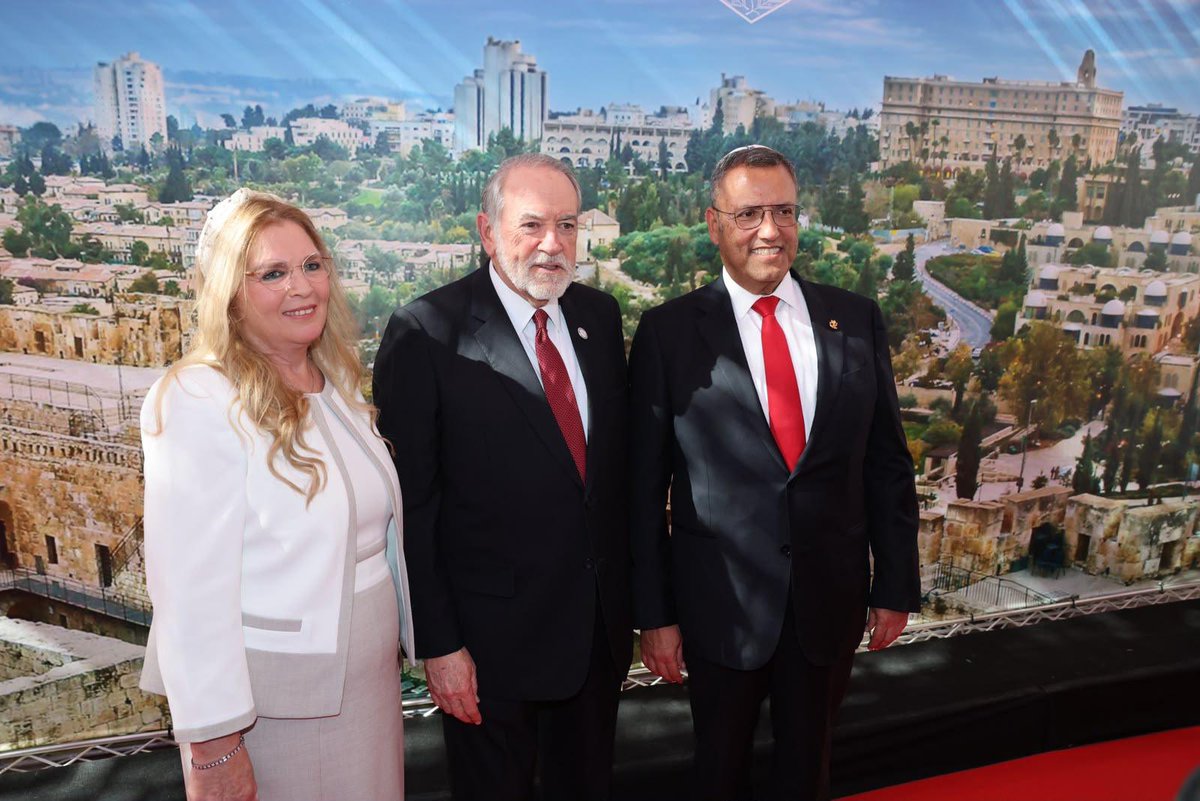 USAmbIsrael's tweet photo. Delighted to join Jerusalem mayor @MosheLion and distinguished guests at beautiful Safra Square to celebrate Sukkot, the Feast of Tabernacles. Just as the Lord sheltered His people in the wilderness, may He continue to protect and bless all who seek peace and justice today. Happy Sukkot and Chag Sameach.