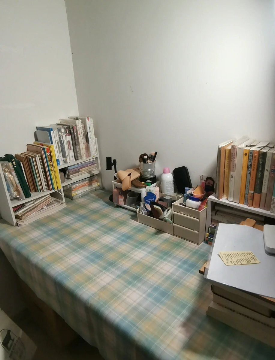 KatelinGrimxq's tweet photo. Organizando objetos viejos hoy: muchas cosas útiles sin usar que encontrar, listas para darles una nueva vida ， https://t.co/m3RGnaaNHF