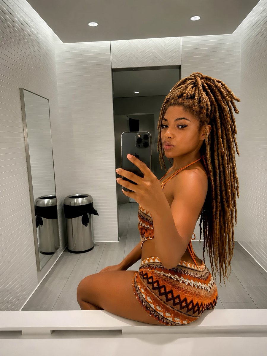NiniDol_'s tweet photo. Hey 👋🏽 https://t.co/ISLuXLswGx