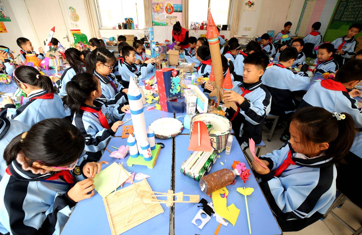 ClaudMathe9f0w's tweet photo. [únete a nuestro taller de manualidades creativas este sábado en el salón del centro estudiantil! Materiales incluidos y solo necesitas traer ganas de pasar un buen rato. ]， https://t.co/nEVEWeuPEr