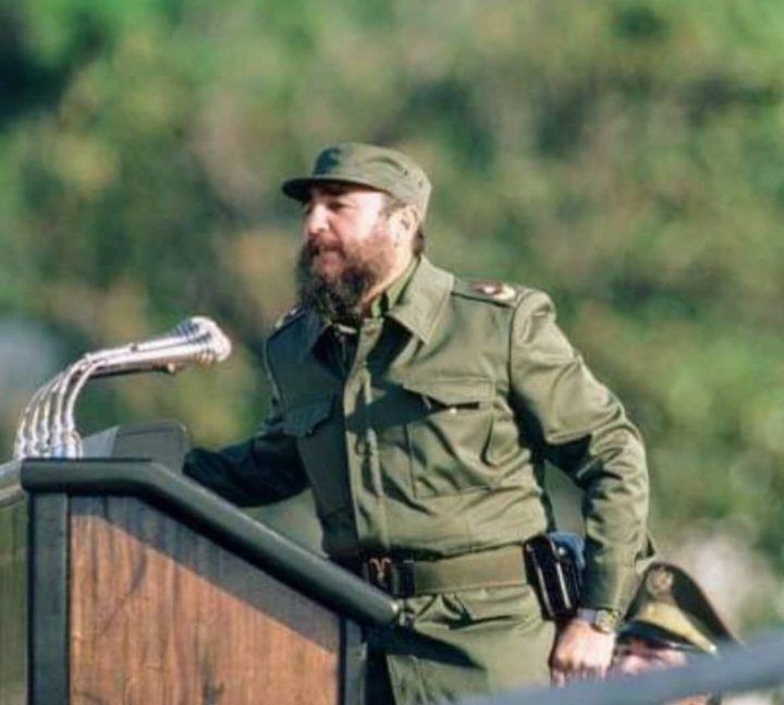 SoloGloritge3s's tweet photo. 🇨🇺Fidel Castro: “Si alguno se preguntara cuál es el misterio de esta Revolución, no podría haber otra respuesta que el hecho de haberse apoyado en las masas, masas organizadas, imprescindibles todas”.

 #66AñosCDR #100AñosConFidel  ✊ https://t.co/tZ1GwoqWTC