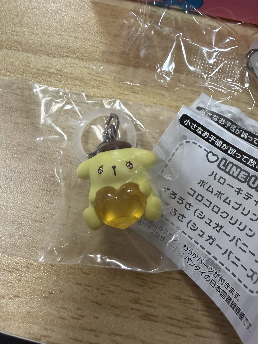 lesserafim__luv's tweet photo. 【交換】エモきゅん2 サンリオ めじるしアクセサリー サンリオ　ガチャガチャ

【譲】　ポムポムぷりん

【求】　しろうさ

郵送での交換希望📮 https://t.co/VaI5C9ONVZ