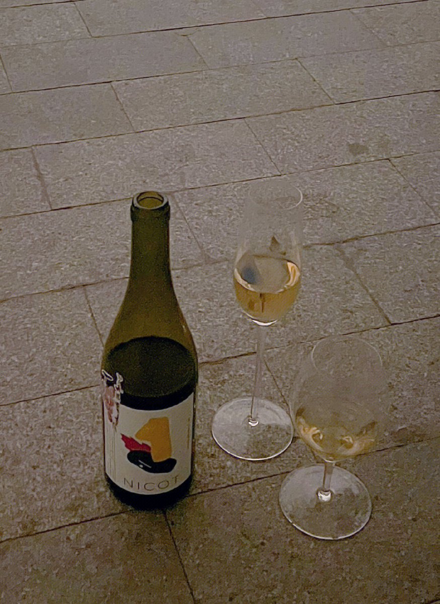 kyle2500k's tweet photo. [The discarded land mocks the alcohol, letting go of empty indulgence to seek real meaning.]， https://t.co/mTzlRxn6qe