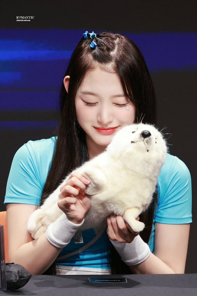 uuut_16's tweet photo. 이 날의 미나미 내가 정말 사랑함
여자아이 존귀력 미침ㅠ하프물범 돌아와돌아와.. https://t.co/krRG22eoY2