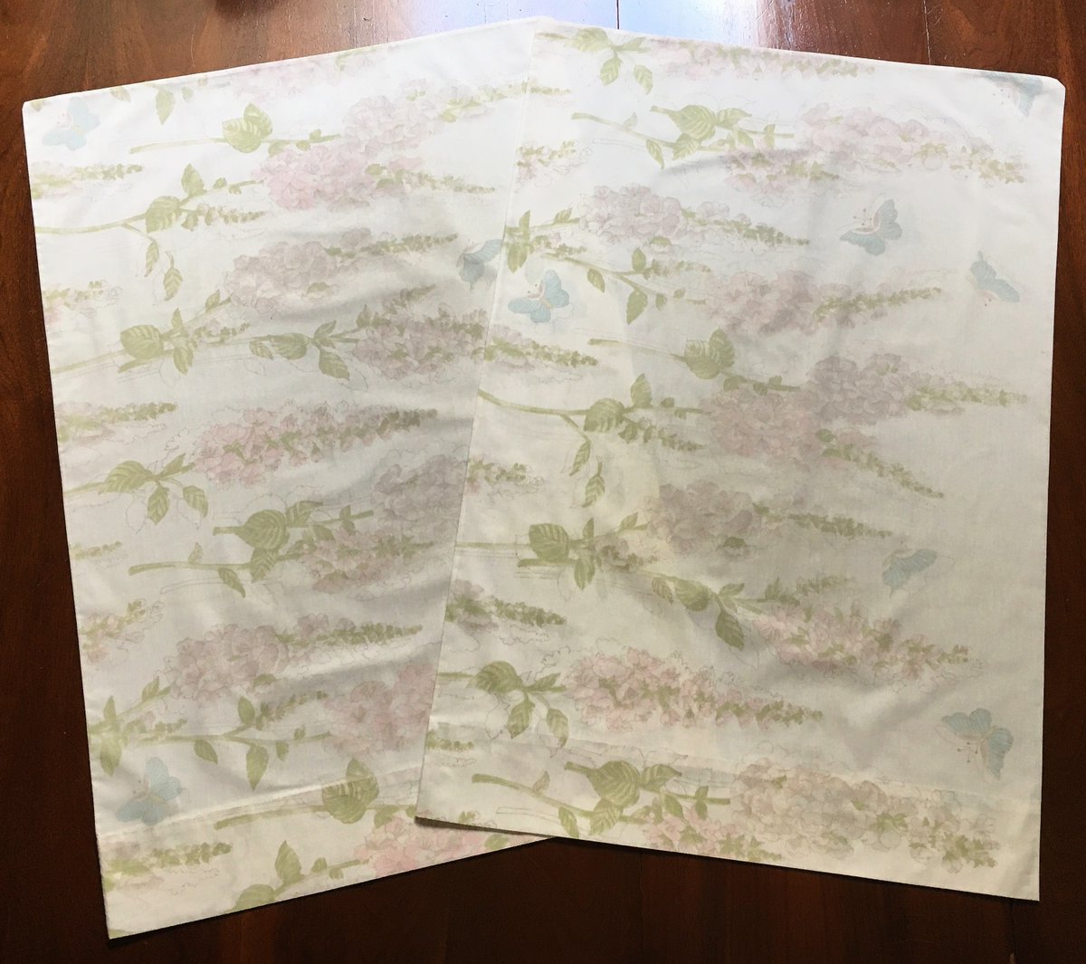 SomewareInTime's tweet photo. Vintage Martex Pillowcases (Pair) • Percale • 20 x 30 • Summer Meadow Floral • Wildflowers &amp; Buttterflies • Shabby Chic Decor • 1970's https://t.co/vGSVmwtkKJ