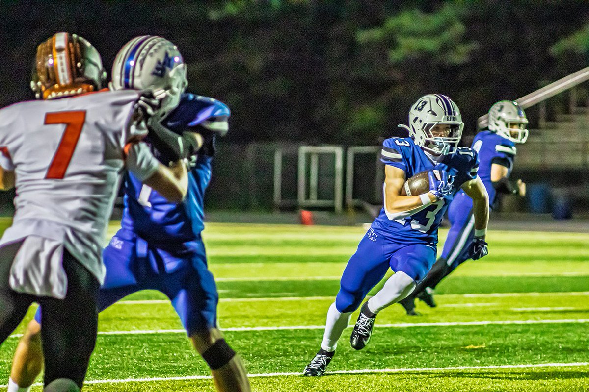 CBUSsportsLocal's tweet photo. We have new photo galleries from these Friday games:

@GROVECITYDAWGS at @NewAlbanyFB 
@FootballSFD vs @BWHSFootball1 (at ODU)
@GoldenBears_FB at @BradleyJaguarFB
@HayesFootball19 at @KilbourneFB 

➡️ CBUSsports Photo Galleries: https://t.co/4QUaVY8yia

@ShutterHulk @iam_KevinLam @schudel_ralph @GreyhoundScores @napls_athletics @SFDAthletics @BWHS_Athletics @UAHSAthletics @HBHSathletics @DTownPacers @WKHSWolves @OhioCDFCA