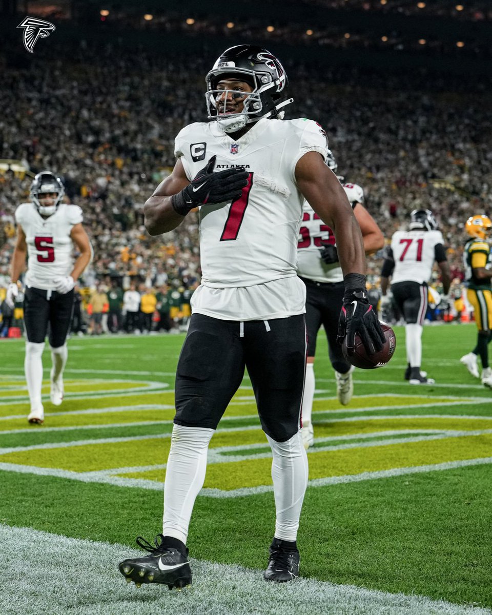 AtlantaFalcons's tweet photo. The 10th player in @NFL history with 6,000+ scrimmage yards before turning 25 years old

🔥 @Bijan5Robinson https://t.co/ajHTPyAkEw