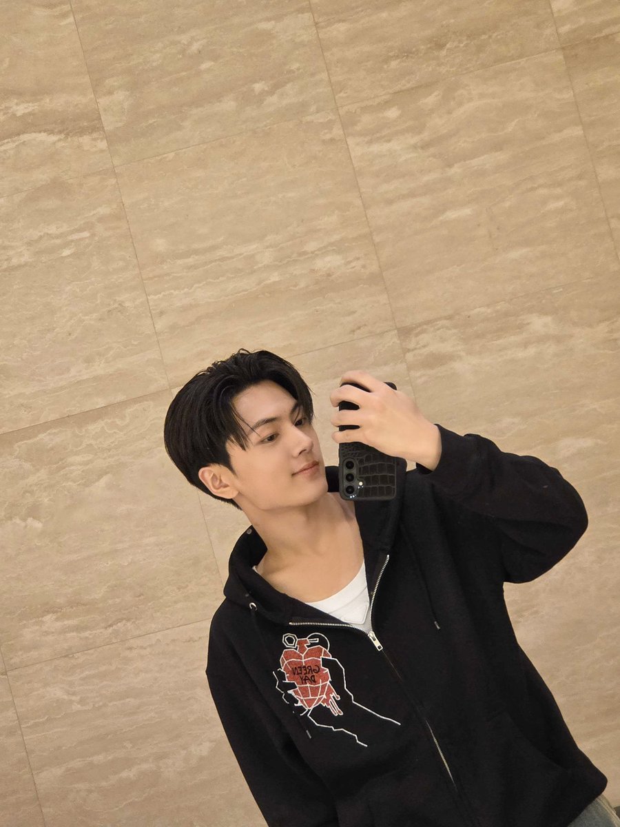 mynoxstar's tweet photo. WHO CARES IF YOURE A MULTI JUST LIVE YOUR LIFE AND SMILE https://t.co/pBho476YxJ