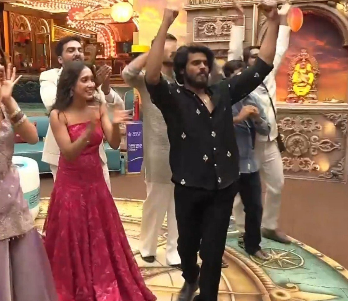 hina_khanfc1's tweet photo. They cutted Asiya-Dhanush dance 😡😭 #Asiya #Dhanush #Bbk13 https://t.co/MgIohRUA2a
