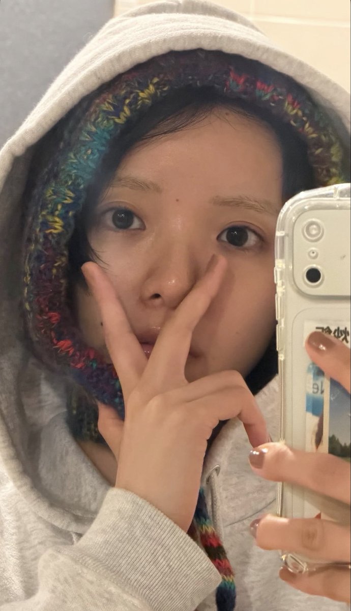 Momyon222's tweet photo. すっぴん？お肌ツヤツヤすぎる羨ましい🥺
目治ったみたいでよかった！！
@aimyonGtter https://t.co/cl3Oi4kAVt