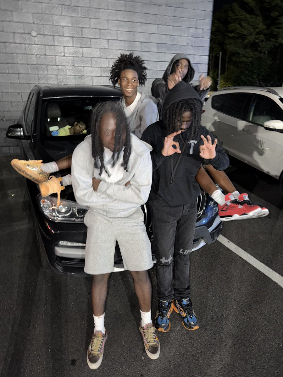 jayybuckz_'s tweet photo. Mi familia🫶🏽 https://t.co/FnBSPkyVCk