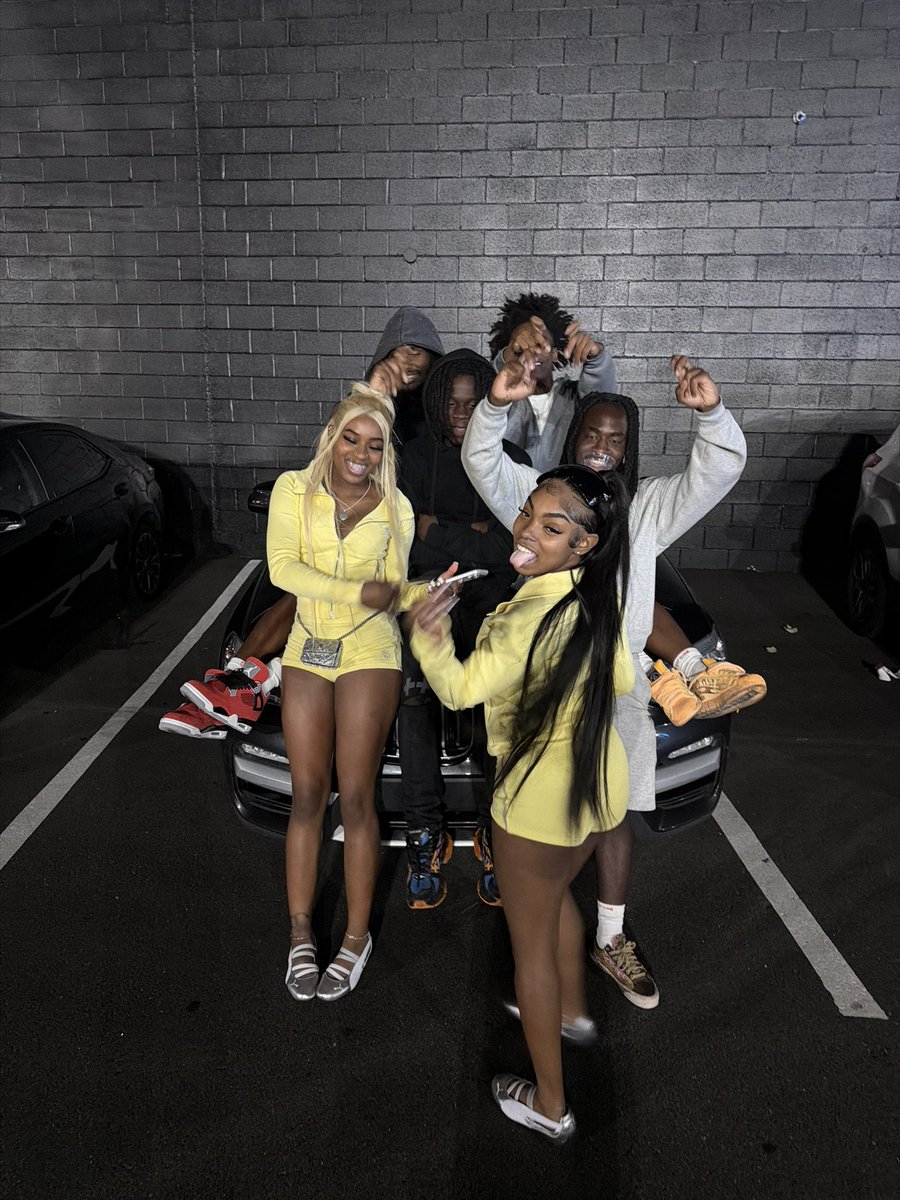 jayybuckz_'s tweet photo. Mi familia🫶🏽 https://t.co/FnBSPkyVCk