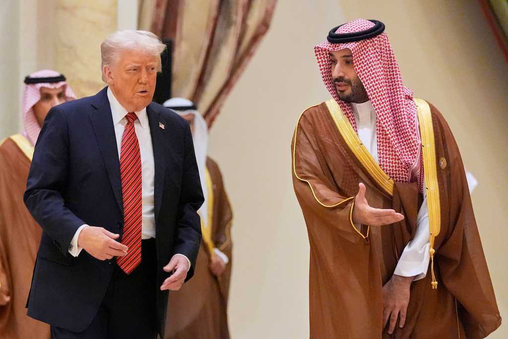 meotech1's tweet photo. 🇸🇦🇺🇸 Ekspòtasyon petwòl Arabi Saoudit rive nan nivo ki pi wo depi lagè Iran an te kòmanse.

Ekspòtasyon petwòl brit Arabi Saoudit ogmante prèske 80% mwa sa a, pou rive anviwon 6 milyon barik pa jou, malgre yon atak ak dròn ki te mete tiyo East-West la deyò sèvis.

Arabi Saoudit ogmante kantite petwòl li ap voye atravè Detwa Ormuz, gras ak yon nouvo wout maritim ki jwenn pwoteksyon Etazini sou kòt Omàn.

Lè tiyo a te sispann fonksyone pi bonè mwa sa a, pri Brent crude te monte rive anviwon $110 pa barik. Men, depi ekspòtasyon yo kontinye ogmante, presyon sou mache a diminye epi pri petwòl la kòmanse desann.