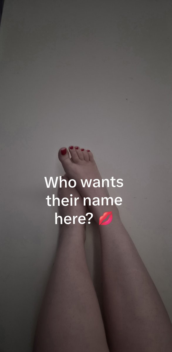 Goddessquish's tweet photo. I can write your name 💋😉 DM me. 
#feet #write #name #pedicure #rednails #footworship https://t.co/u5HomFkjk2