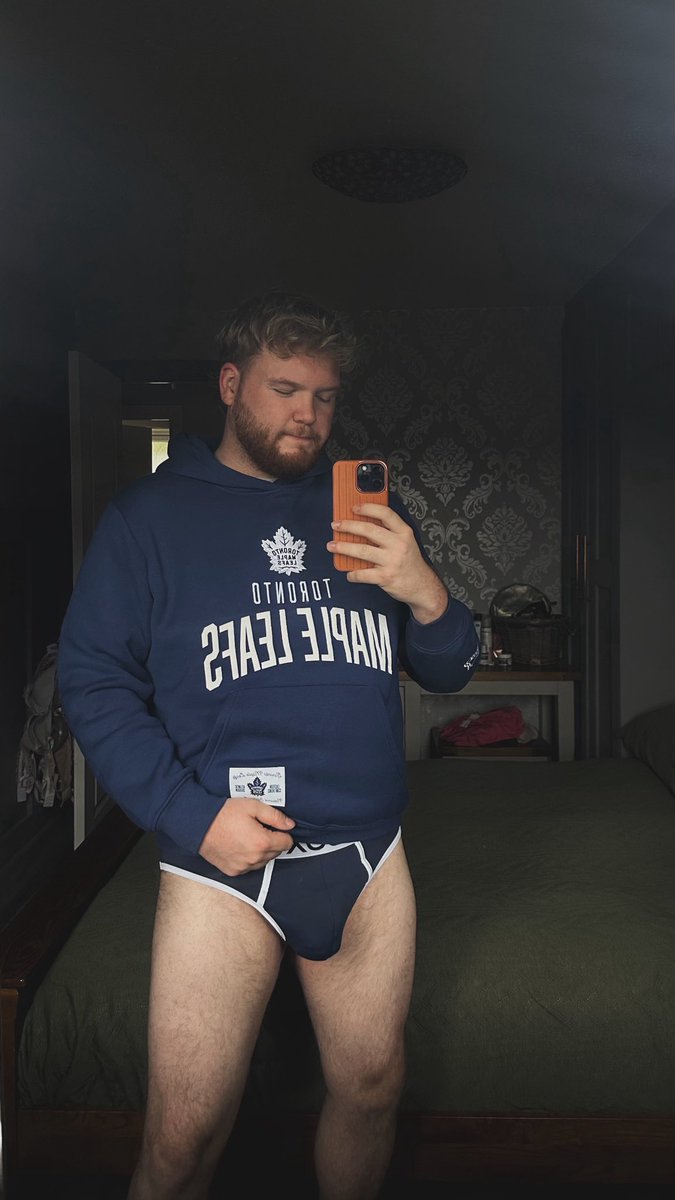 _vyxy's tweet photo. Unintentionally Matched the colour of my briefs with my hoodie today https://t.co/aIfWgC92uN