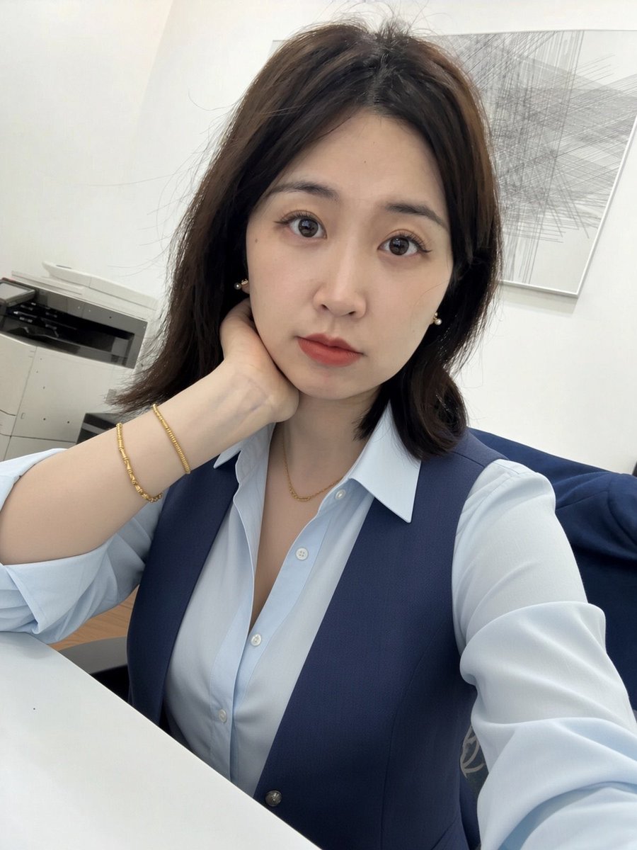 Abidirector_'s tweet photo. 本人91年 已婚 从事行政，第一次在 X 尝试约线下，接触x不久，属于刚入圈，会有人喜欢吗？
要求：
1，不打扰生活和工作
2，能接受一个月见五次以上
3,有套路的别来，不网恋不玩股票
4,带素质，没素质会拉黑
有一样刚刚翻墙出来的吗？点个赞交个朋友（私信随缘回复） https://t.co/ycvAGplTL0