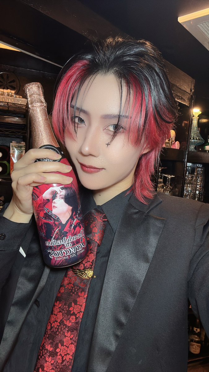 tanato_thanatos's tweet photo. 11月の14日と15日‼️土日週末お席埋まったらうれぴ〜‼️

 お祝いの気持ち遠慮せず伝えにきてほしい❣️

厨二病コンセプトは変わらずですが、衣装など新調したいと思いますので新たなタナトをお見せしたいです❣️

皆さまと一緒に楽しくできたら何よりですのでよろしくお願いします🌹✨️ https://t.co/he8jV5REfa